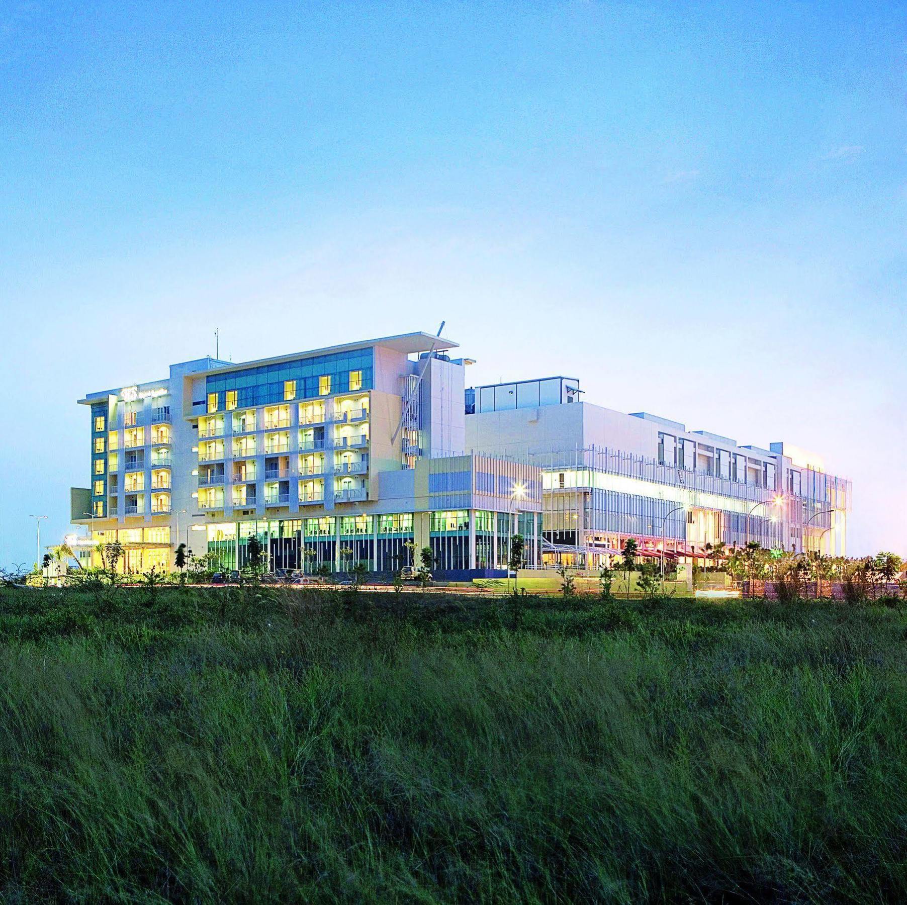 Hotel Santika Bsd City-Serpong Eksteriør bilde